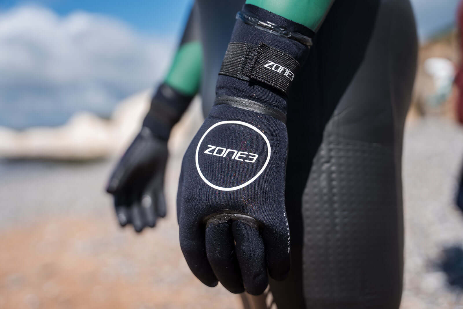 handschuhe heat 3 Heat-Tech Swim Gloves for Ultimate Warmth and Comfort – ZONE3
