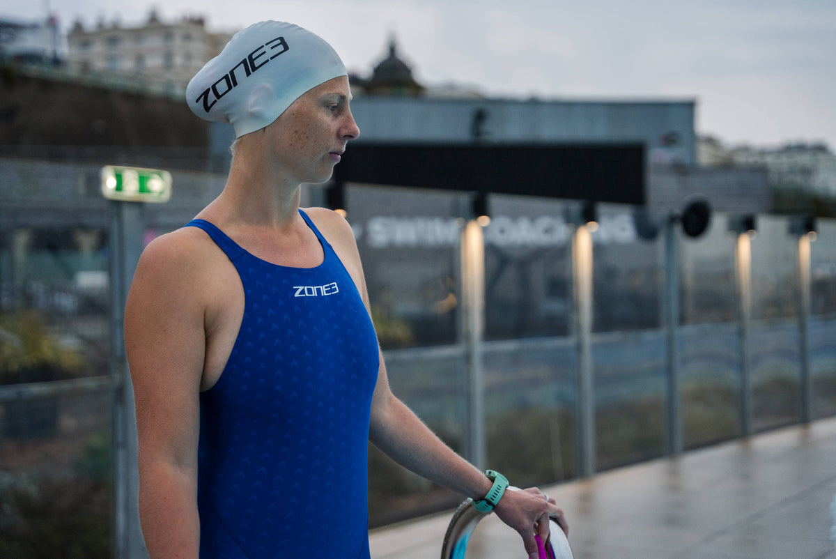 A women wearing the Zone3 Kneeskin -  Performance Speed standing by the pool.