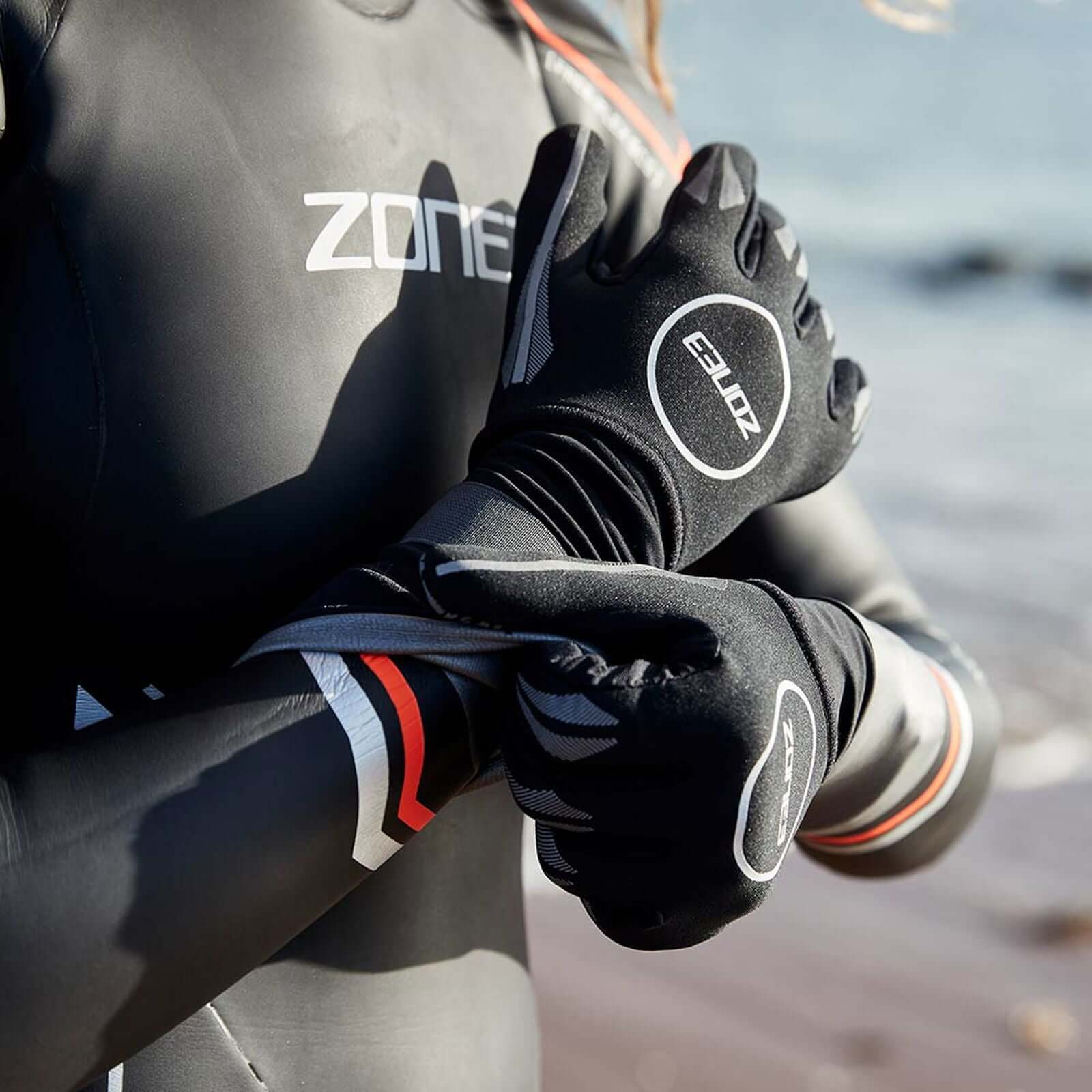 Neopren-Handschuhe für Wärme beim Schwimmen im offenen Wasser – ZONE3