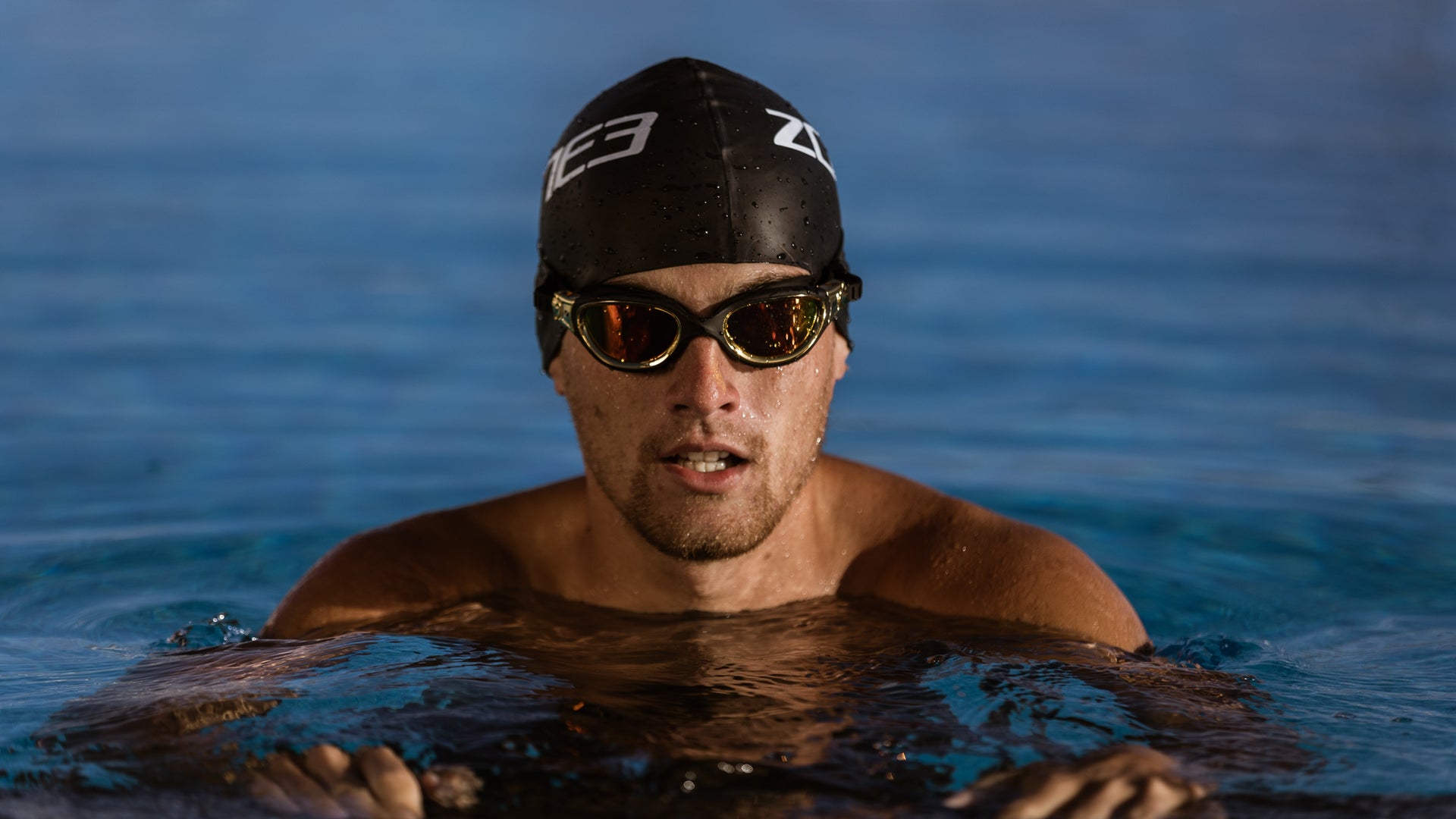 Athlete wearing the Venator-X black metallic gold goggles in the pool 