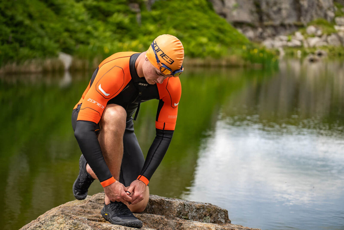 Athlete wearing the Versa swimrun in open water 